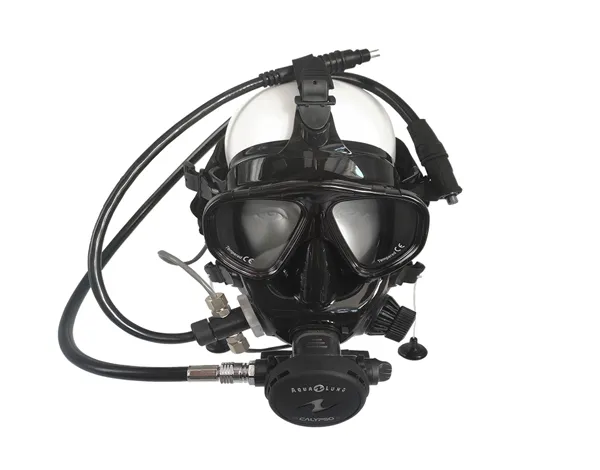 full face mask underwater
